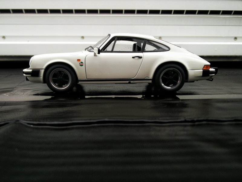 Illustration for article titled Carrera White Carrera 3.2 in the rain - Autoart 1:18